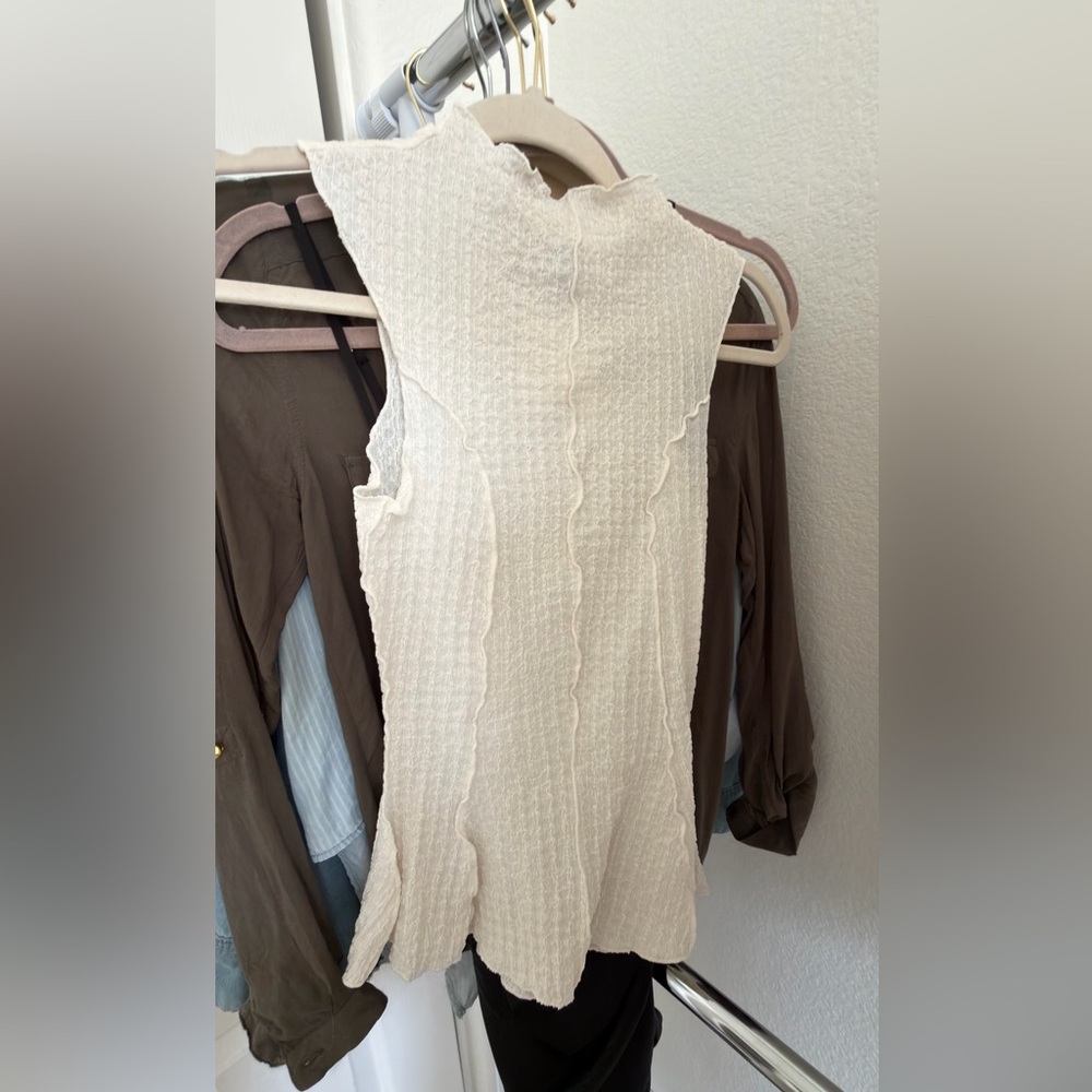 H&M Cream Textured Sleeveless Top